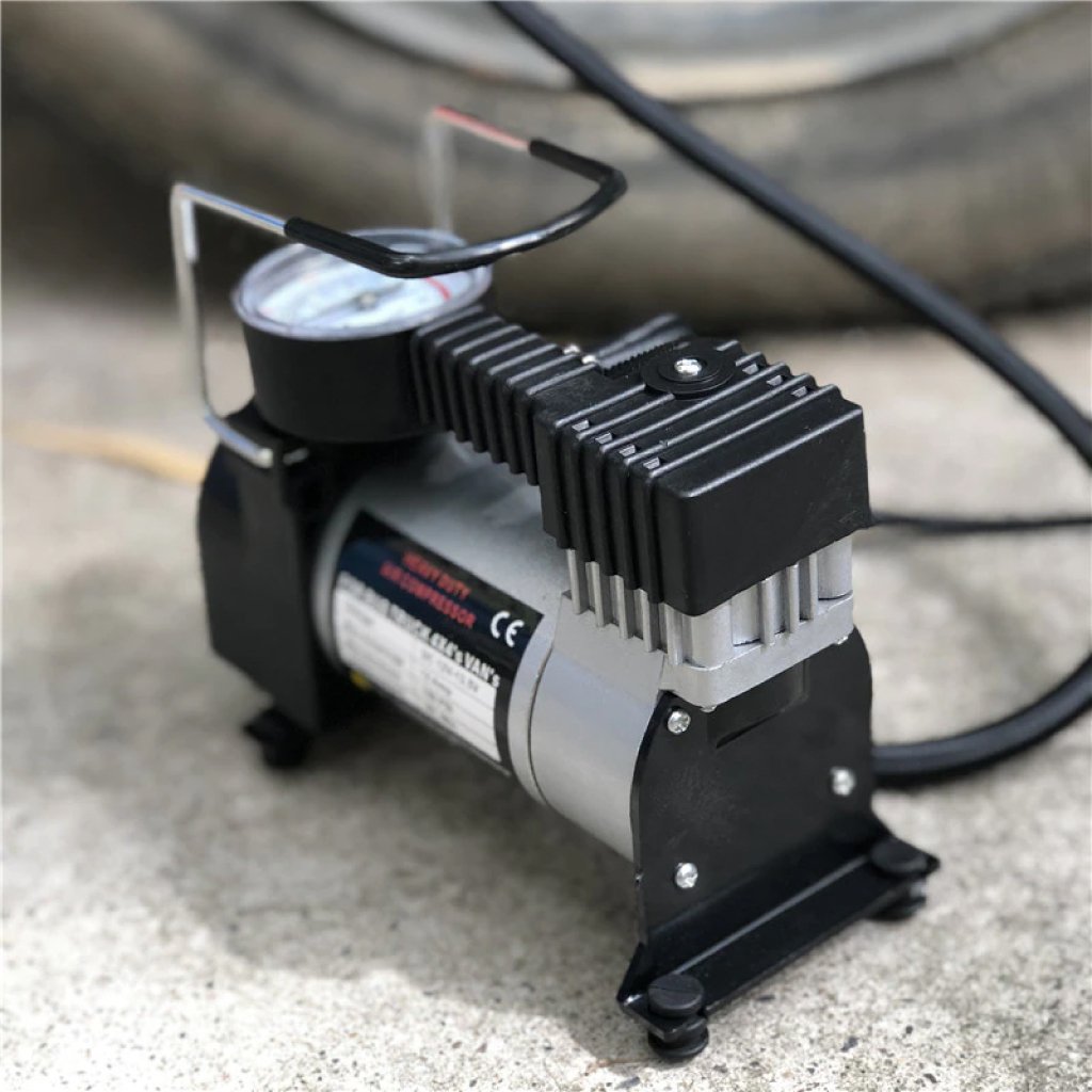 ضاغط هواء ومنفاخ إطارات يعمل بجهد 12 فولت تيار - الصورة 2