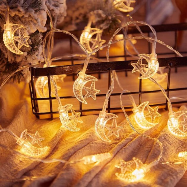 أضواء سلسلة على شكل قمر ونجوم