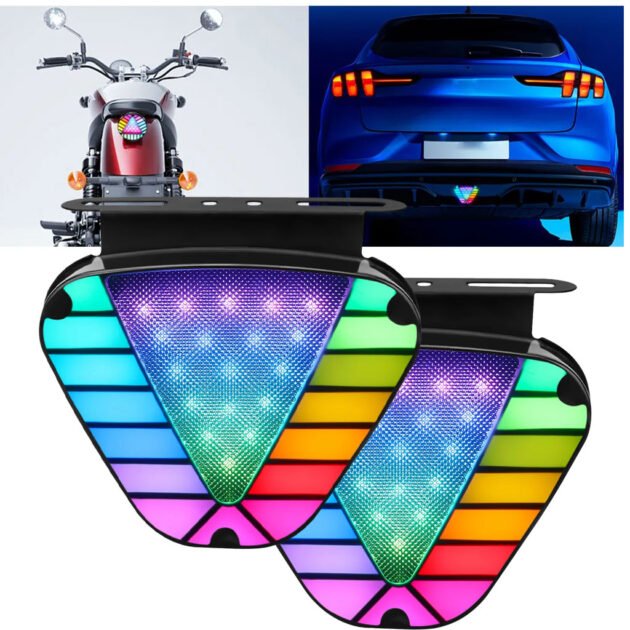 قطعتان من مصابيح مثلثة الشكل الألوان وامضة