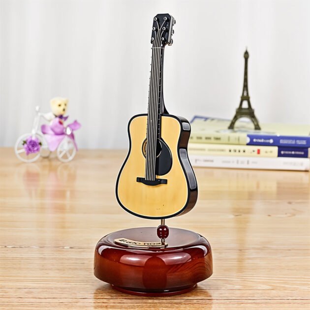 آلة موسيقية صغيرة بتصميم كلاسيكي على شكل جيتار